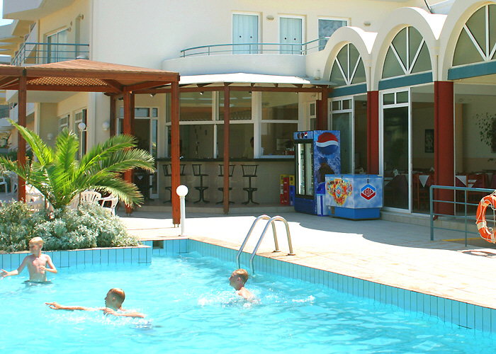 Swimming pool, bar and restaurant